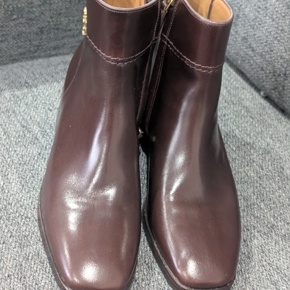 TORY BURCH Everly Gold Logo Leather Boot In Brown - Picture 5 of 10